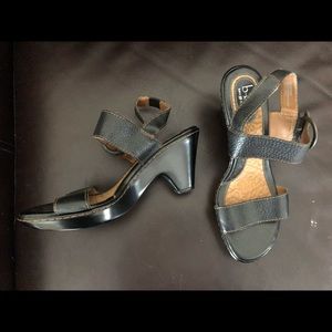 Born sz 7 brown pebble leather heels